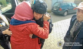 З прикордоння Сумщини евакуювали дві літні родини