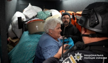 На Сумщині з-під російських обстрілів вивезли родину