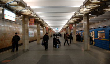 Обмеження чи позбавлення волі загрожує столичним підліткам, які побили чоловіка в метро