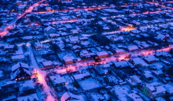 Уряд звітує, що більш як половина шкіл та лікарень у 13 областях мають тепло 