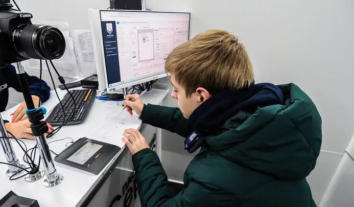 У Чехії за місяць видали 13,5 тисяч тимчасових дозволів на захист, а серед отримувачів чимало молодих українців