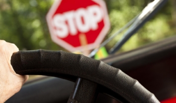 На окупованій Луганщині за неявку по електронній повістці до “військкомату” забирають водійські права