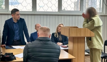 У Харкові мачуха, ймовірно, до смерті побила трирічного хлопчика: суд узяв її під варту