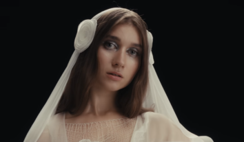 Співачка Jerry Heil представила соціальний трек “Earth (Dradada)” про гуманітарне розмінування України Співачка Jerry Heil представила соціальний трек “Earth (Dradada)” про гуманітарне розмінування України