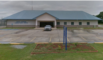 У США ЛГБТКІ+ мігранти звинуватили персонал Міграційної служби країни у сексуальних домаганнях та жорстокому ставленні