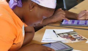 Південноафриканка створила застосунок, що допомагає жінкам фіксувати та реагувати на насильство в реальному часі