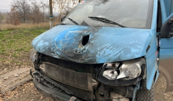 Росіяни атакували евакуаційну автівку гуманітарної місії “Проліски” в Костянтинівці