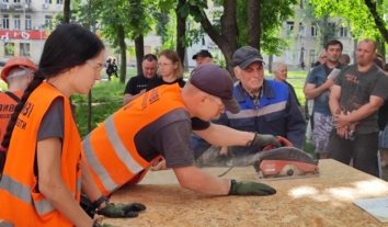 У Києві критично бракує матеріалів та інструментів для ліквідації наслідків обстрілів – волонтери звернулися до КМДА