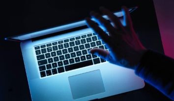 Британія забороняє порнографію зі сценами удушення: порушникам загрожують штрафи до 18 мільйонів фунтів