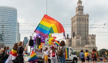 Польщу зобов’язали визнавати одностатеві шлюби, укладені в інших країнах ЄС