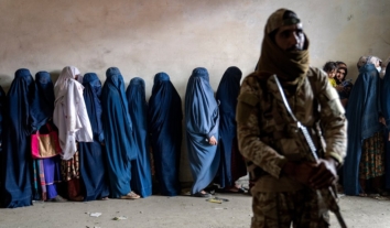 “Талібан” змушує чоловіків передавати “неслухняних” жінок для “виправлення”