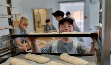 На Київщині майже шість сотень підприємств мають робочі місця для працівників з інвалідністю та ветеранів