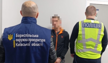 На Київщині затримали чоловіка, який впродовж року вчиняв сексуальне насильство щодо двох своїх неповнолітніх падчірок