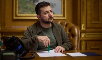 Зеленський підписав закон, щоб деякі підприємства бронювали на 45 днів працівників поза обліком