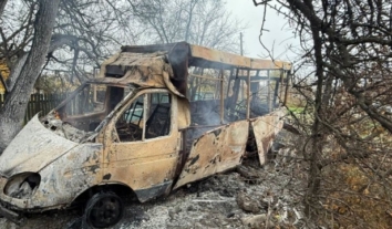 На Донеччині росіяни атакували дронами велосипедиста і маршрутку: є загиблі і поранені