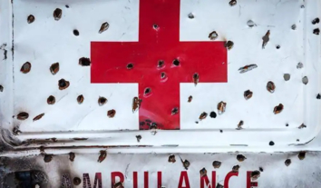 Росіяни вдарили дроном по швидкій у Херсоні: травмували медика та водія