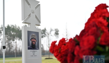 На Національному меморіальному кладовищі поховали прах загиблого військового журналіста Олексія Чубашева