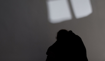 У Сумах художника засудили до 10 років за розбещення малолітніх дівчат під час уроків живопису