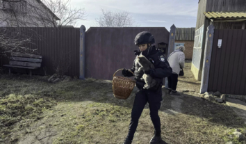 На Сумщині серед зайнятих евакуацією службовців працює єдина поліціянтка Олена Ставицька