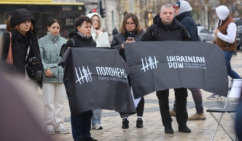 У Києві відбулася акція “Порожні стільці” на підтримку ув’язнених і зниклих журналістів та правозахисників