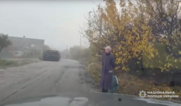 “Раніше ще жилось якось, зараз – неможливо”: з Приморського евакуювали кількох жительок