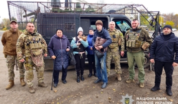 З Костянтинівки до Запоріжжя евакуювали родину з підліткою, які виживали в зруйнованій багатоповерхівці