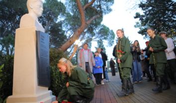 В “Артеке” открыли первый бюст российскому оккупанту, погибшему в войне против Украины
