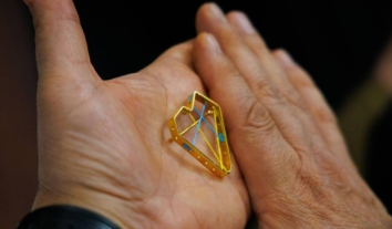 Президент нагородив 25 українських волонтерок відзнакою “Золоте серце”