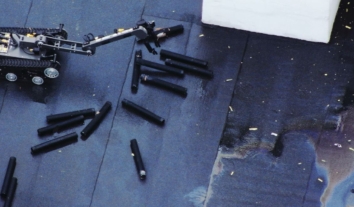 В обстріляній росіянами багатоповерхівці у Вишгороді знайшли десятки касет та дрон, що не вибухнув