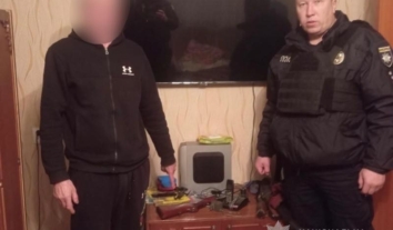 У Сумах чоловік з вікна стріляв по підлітках з рушниці: шестеро постраждалих