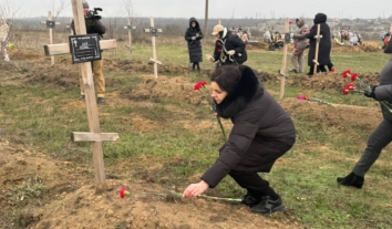 В Ізюмі перепоховали 449 цивільних та військових, тіла яких знайшли після деокупації в лісі