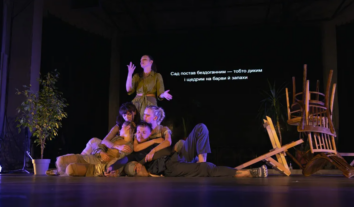 У Театрі Франка в Києві покажуть танцювальну виставу з жестовою мовою “Тут буде сад”