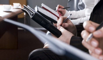 Українські медіа потребують системних заходів для гендерної рівності та безпеки журналісток: рекомендації Нацради та “Жінок у медіа”