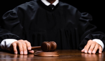 Суд у Криму оштрафував чоловіка за картинку з точилкою у вигляді Путіна