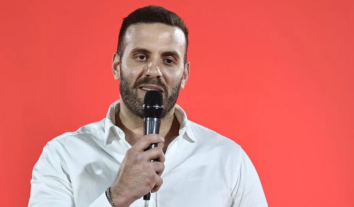 Депутата Європарламенту від Греції виключили з делегації після звинувачень у нападі на журналіста