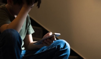 Австралія заборонила соцмережі для дітей до 16 років: мільйони втратили доступ