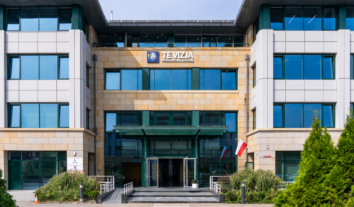 Після скандалу з цькуванням у Варшаві школа відрахувала кривдника української учениці, але раніше виключила і саму дівчину