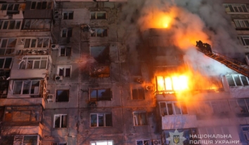 РФ під ранок влучила по багатоповерхівці в Запоріжжі: є поранені та руйнування