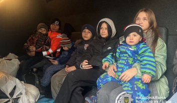 З Нікополя евакуювали матір із сімома дітьми