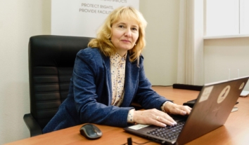 Скандал навколо УКУ та ЛГБТ-прапора: омбудсманка заявила, що держава не втручається в політику приватних вишів без звернень і рішення суду