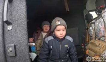 “Білий янгол” евакуював родину з дитиною та двох літніх людей з прифронтового району Дніпропетровщини