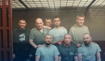 Прокурор запросив “херсонській дев’ятці” від 15 до 19 років за статтями “міжнародний тероризм та терористичне угруповання”