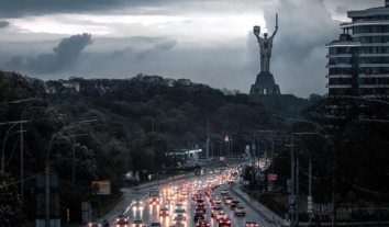 Київ після обстрілу РФ: робота критичної інфраструктури під загрозою через дефіцит електроенергії