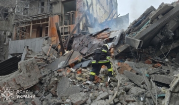 Російський ракетний удар по центру Харкова: поранені щонайменше 30 людей, серед них – немовля