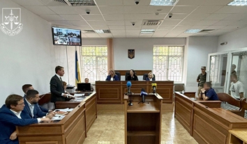 Адвокату в справі про вбивство підлітка на фунікулері заборонили працювати на три місяці за затягування процесу