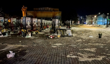 У Рівному жінку підозрюють у хуліганстві через пошкодження портретів загиблих захисників