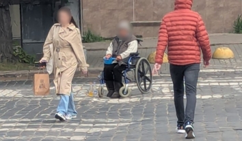 На Буковині чоловік міг примушувати жебракувати пенсіонерку