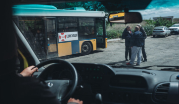 Росія через фейки й наративи про “нелегітимність влади” зриває евакуацію цивільних – евакуаційник “Схід SOS”