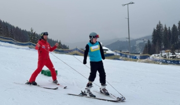 Ветеран, який втратив усі кінцівки на війні, вперше після протезування став на лижі