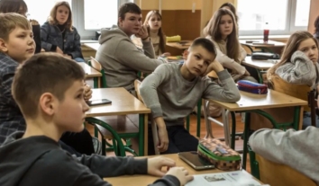 МОН запускає гарячу лінію для питань про зарплати вчителям